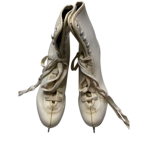 Vintage White Figure Ice Skates Womens Size 9 Made In Canada Winter Snow Sports - Picture 10 of 16